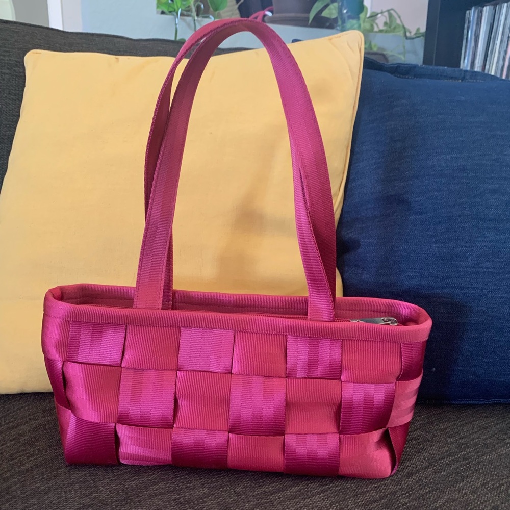Harveys Seatbelt Bag Razzliberty Small Satchel 🌸